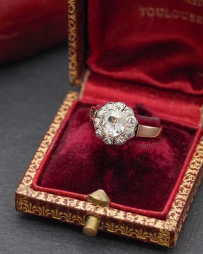 Georgian cluster diamond ring in 18 karats gold and silver 