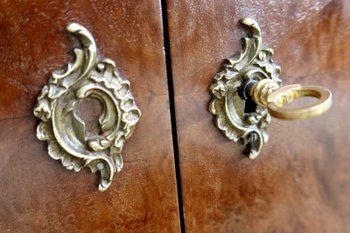 Enfilade en Loupe de Noyer, goût Chippendale – 1ère partie XXe