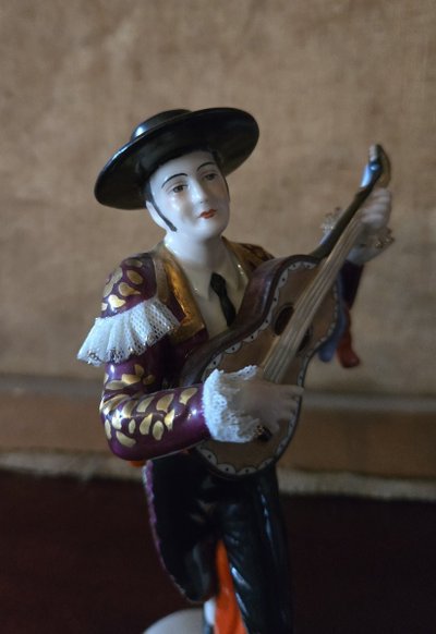 Sujet en porcelaine – Couple galant & musicien - esprit Romantique