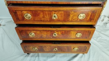 Commode marquetée époque Transition