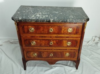Commode marquetée époque Transition