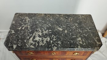 Commode marquetée époque Transition