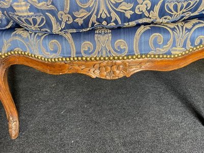 Grande divano d'epoca Luigi XV del XVIII secolo in legno naturale