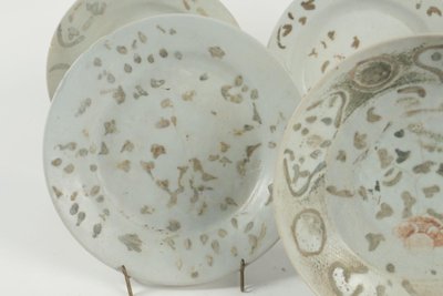 Assiette en porcelaine de Chine. Travail du XVIIe siècle. LS3158B126/7