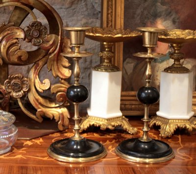 Paire de bougeoir en laiton doré et marbre noir fin 19ème siècle