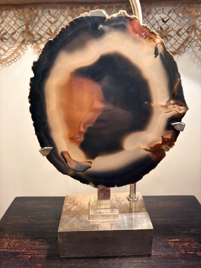 LAMPADA IN AGATA ATTRIBUITA A WILLY DARO, 1970 CIRCA.