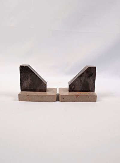 Pair of geometric Art Deco bookends in black & beige veined marble, early 20th century