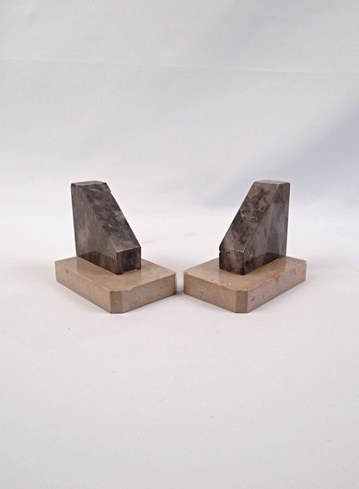 Pair of geometric Art Deco bookends in black & beige veined marble, early 20th century