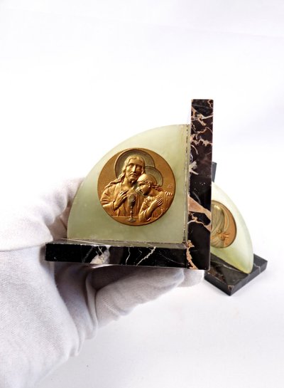 Pair of Art Deco bas-relief marble bookends of Jesus and Mary early 20th century