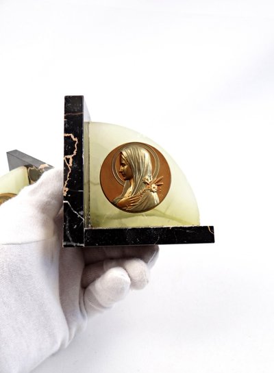 Pair of Art Deco bas-relief marble bookends of Jesus and Mary early 20th century
