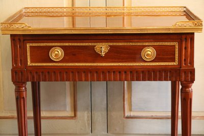 Tavolo Luigi XVI con timbro Louis Moreau e JME