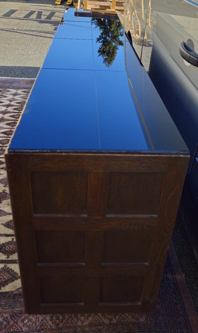 Grande credenza d'epoca Art Déco in vetro policromo inciso con decorazione araldica