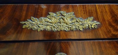 Cassettone in mogano fiammato di epoca impero