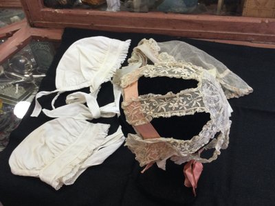 Copricapi in pizzo del XIX secolo