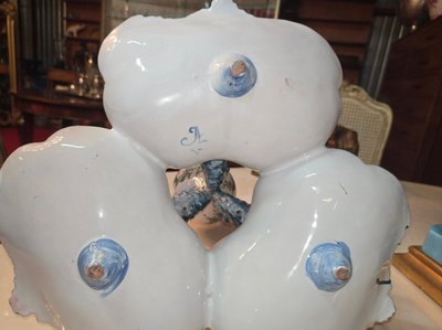 Grande centrotavola in terracotta dipinta a mano: bottega di Jules Verlingue a Desvres