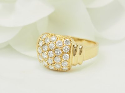 Anello con pavé di diamanti da 0,90 ct in oro giallo