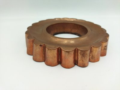 Stampo per torte antico in rame, oggetto decorativo, arte popolare, da collezione