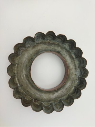 Stampo per torte antico in rame, oggetto decorativo, arte popolare, da collezione