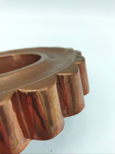 Stampo per torte antico in rame, oggetto decorativo, arte popolare, da collezione