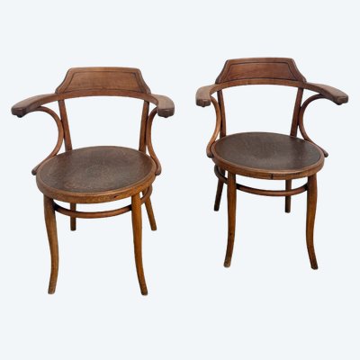 Zwei Thonet-Bürostühle – gebogenes Buchenholz & pyrographierte Sitze