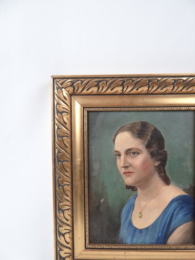 Ritratto di donna con collana, olio su tela, 43x36 cm, inizio XX secolo, anni '30