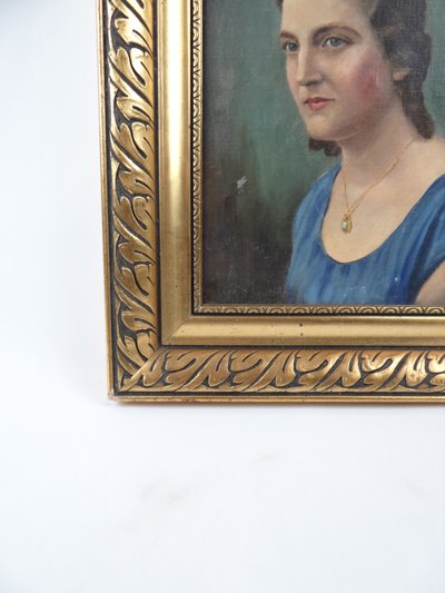 Ritratto di donna con collana, olio su tela, 43x36 cm, inizio XX secolo, anni '30