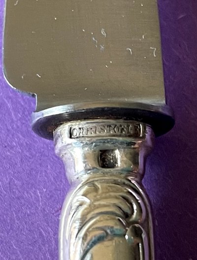 15 small dessert knives.