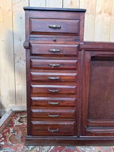 Comptoir de commerce Art Déco – Vitrine et tiroirs – Bois teinté acajou – Années 1920