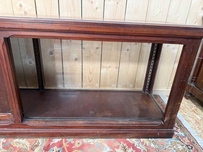 Comptoir de commerce Art Déco – Vitrine et tiroirs – Bois teinté acajou – Années 1920