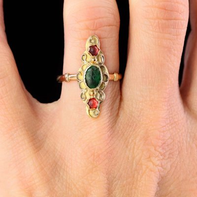 Antiker Marquise-Ring aus Gold und farbigem Glas