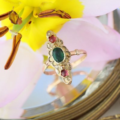 Antiker Marquise-Ring aus Gold und farbigem Glas