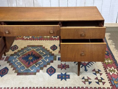 Scrivania inglese in teak degli anni '70