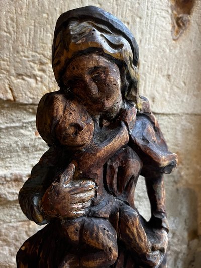 Jungfrau mit Kind, holzgeschnitzte Statuette