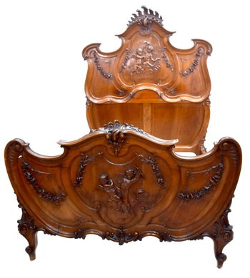 Außergewöhnliches Barockbett im Louis XV-Stil aus geschnitztem Walnussholz für Babys