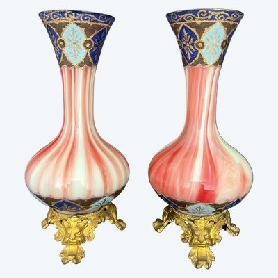 Paire de vases en opaline et bronze doré – XIXe siècle