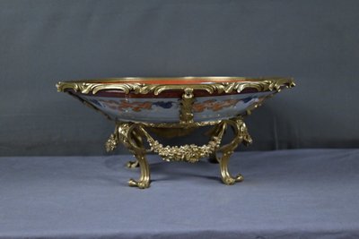 Große Schale aus Imari-Porzellan und Bronzefassung, Japan - Ende 19.