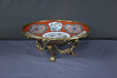 Große Schale aus Imari-Porzellan und Bronzefassung, Japan - Ende 19.
