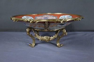 Große Schale aus Imari-Porzellan und Bronzefassung, Japan - Ende 19.