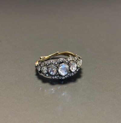 Anello in oro 18 carati, argento e diamanti, XIX secolo