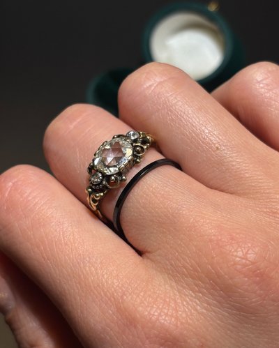 Anello ritratto con diamanti, XIX secolo