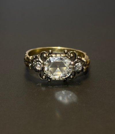 Anello ritratto con diamanti, XIX secolo