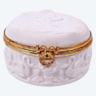 Neoclassical pill box in Limoges porcelain cookie Gilt bronze mount 20th century