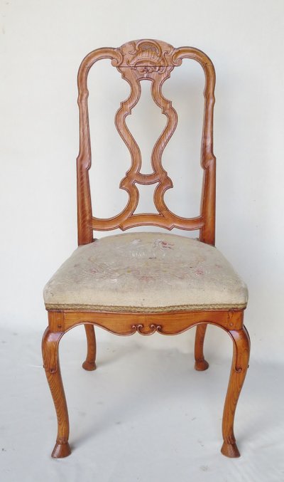 Suite de six chaises, Venise milieu XVIIIe siècle.