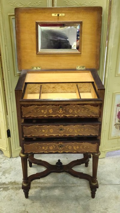 Commode travailleuse marquetée époque Napoléon III