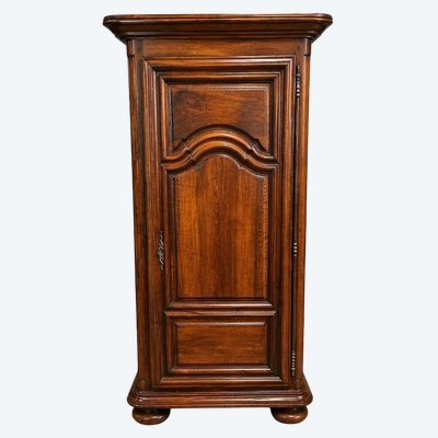 Armoire bonnetiére Louis XIII en noyer massif
