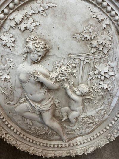 Suite de 4 grands médaillons ovales de style Louis XVI représentant les quatre saisons  