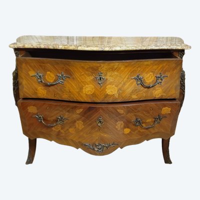 Commode galbée de style Louis XV en marqueterie