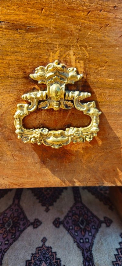 Commode en noyer époque Empire à colonnes détachées