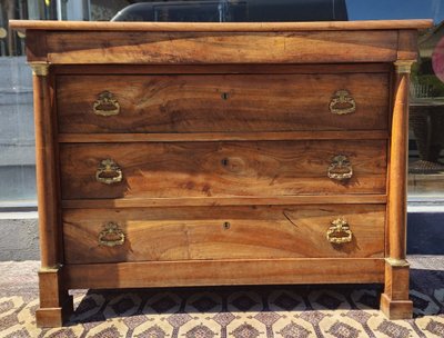Commode en noyer époque Empire à colonnes détachées