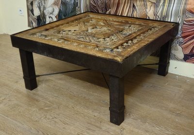 Coffee table with carved top - Handcrafted - 20th century